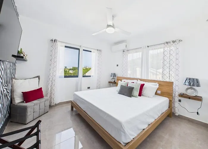 Villa Eco-luxe Ocean View Villa, Gated With Pickleball & Pool For 10 *