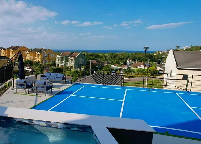 Eco-luxe Ocean View Villa, Gated With Pickleball & Pool For 10 Villa Runaway Bay