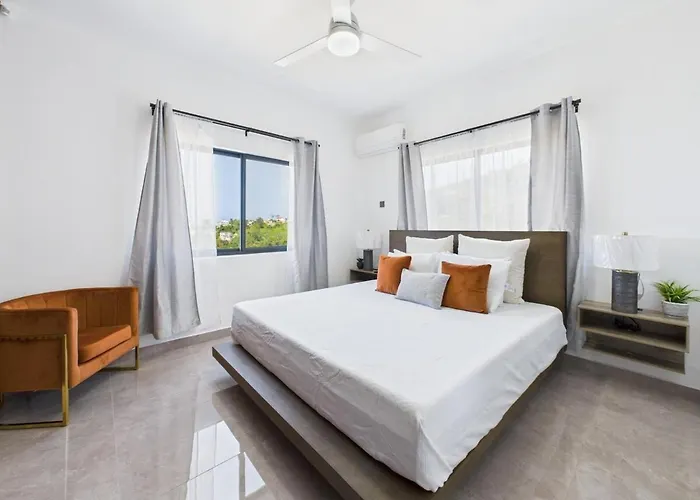 Eco-luxe Ocean View Villa, Gated With Pickleball & Pool For 10 Villa Runaway Bay