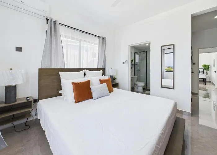 Villa Eco-luxe Ocean View Villa, Gated With Pickleball & Pool For 10 Runaway Bay
