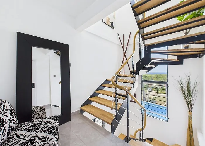 Eco-luxe Ocean View Villa, Gated With Pickleball & Pool For 10 * Runaway Bay