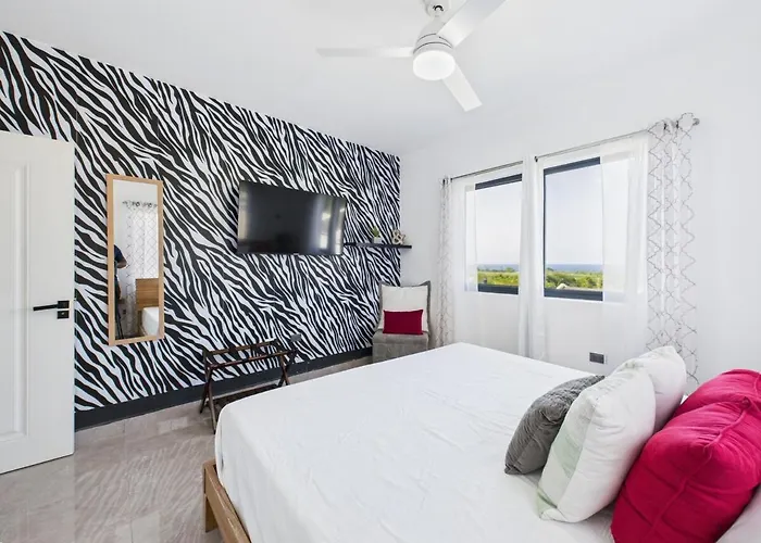 Eco-luxe Ocean View Villa, Gated With Pickleball & Pool For 10 Villa *