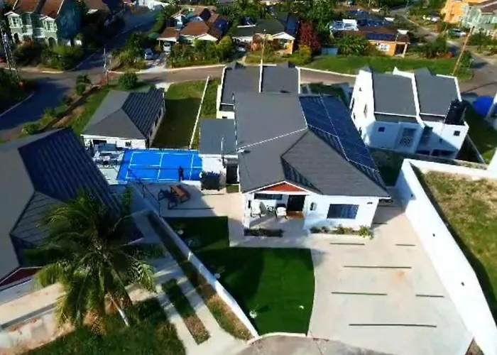 Eco-luxe Ocean View Villa, Gated With Pickleball & Pool For 10 Villa