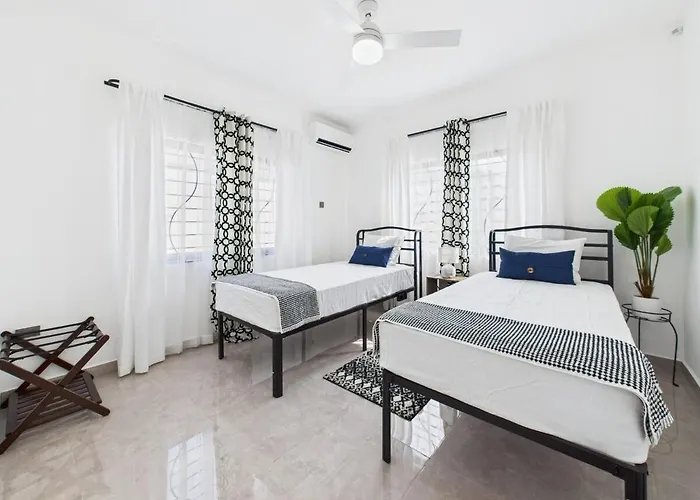 Eco-luxe Ocean View Villa, Gated With Pickleball & Pool For 10 Villa *