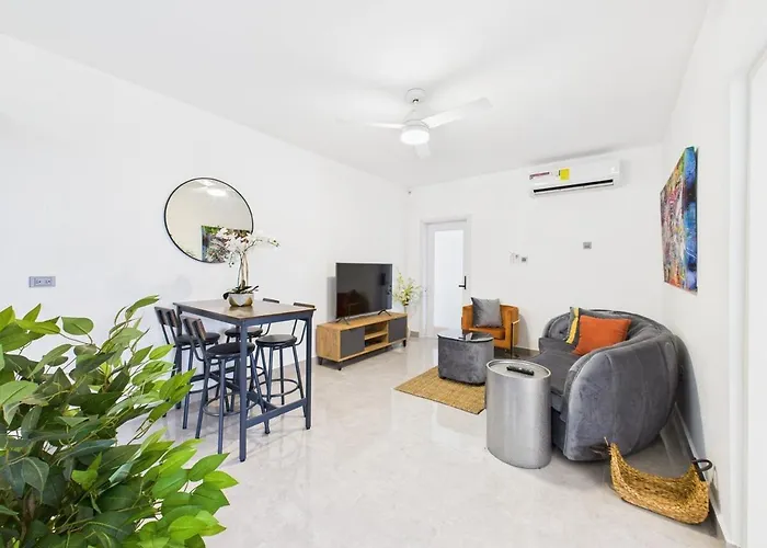 Eco-luxe Ocean View Villa, Gated With Pickleball & Pool For 10 * Runaway Bay