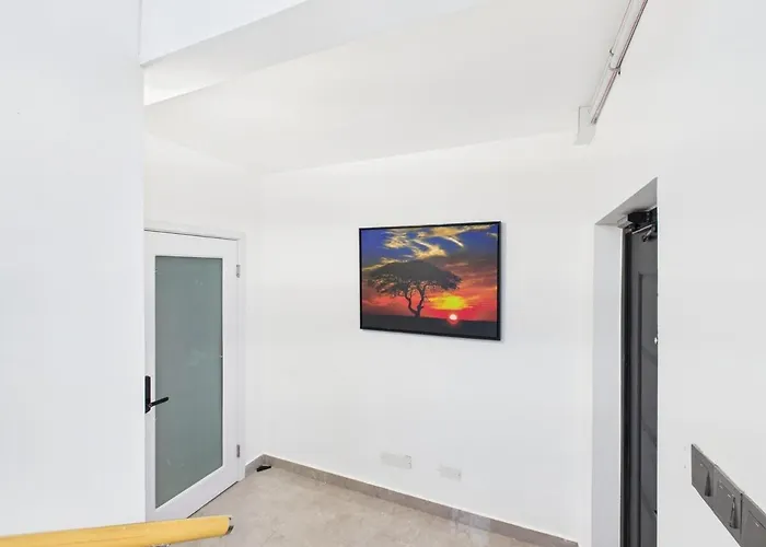 Eco-luxe Ocean View Villa, Gated With Pickleball & Pool For 10 Villa Runaway Bay