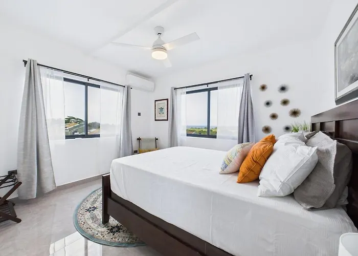 Eco-luxe Ocean View Villa, Gated With Pickleball & Pool For 10 * Runaway Bay