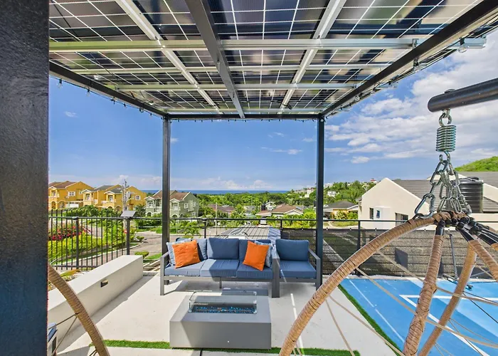 Eco-luxe Ocean View Villa, Gated With Pickleball & Pool For 10 Villa Runaway Bay