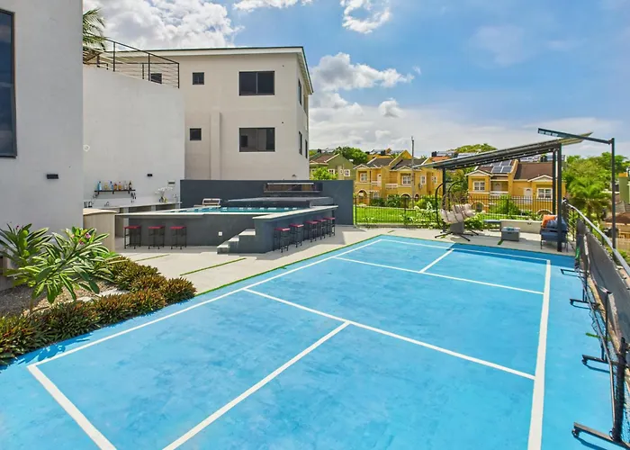 Villa Eco-luxe Ocean View Villa, Gated With Pickleball & Pool For 10 Runaway Bay